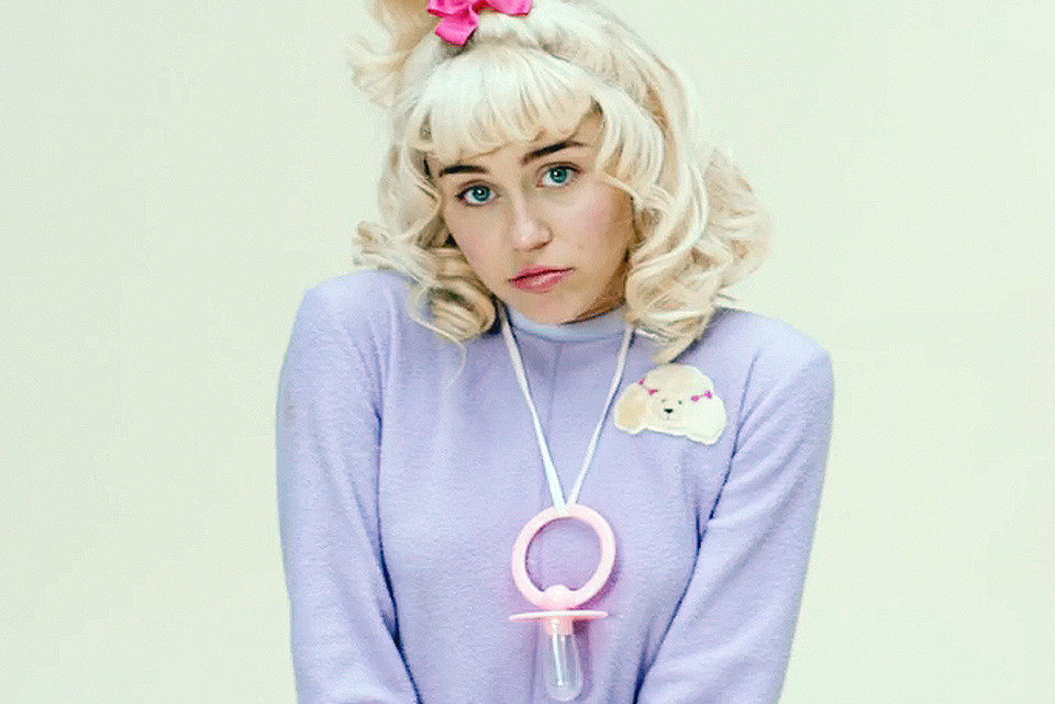 https___hypebeast.com_image_ht_2015_12_miley-cyrus-is-a-baby-in-her-new-video-for-bb-talk-0